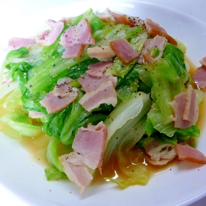 シャキシャキ美味しい♪ レタスとベーコンのソテー